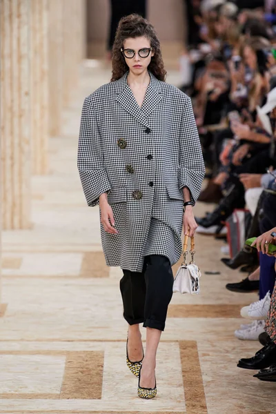 Look 14
